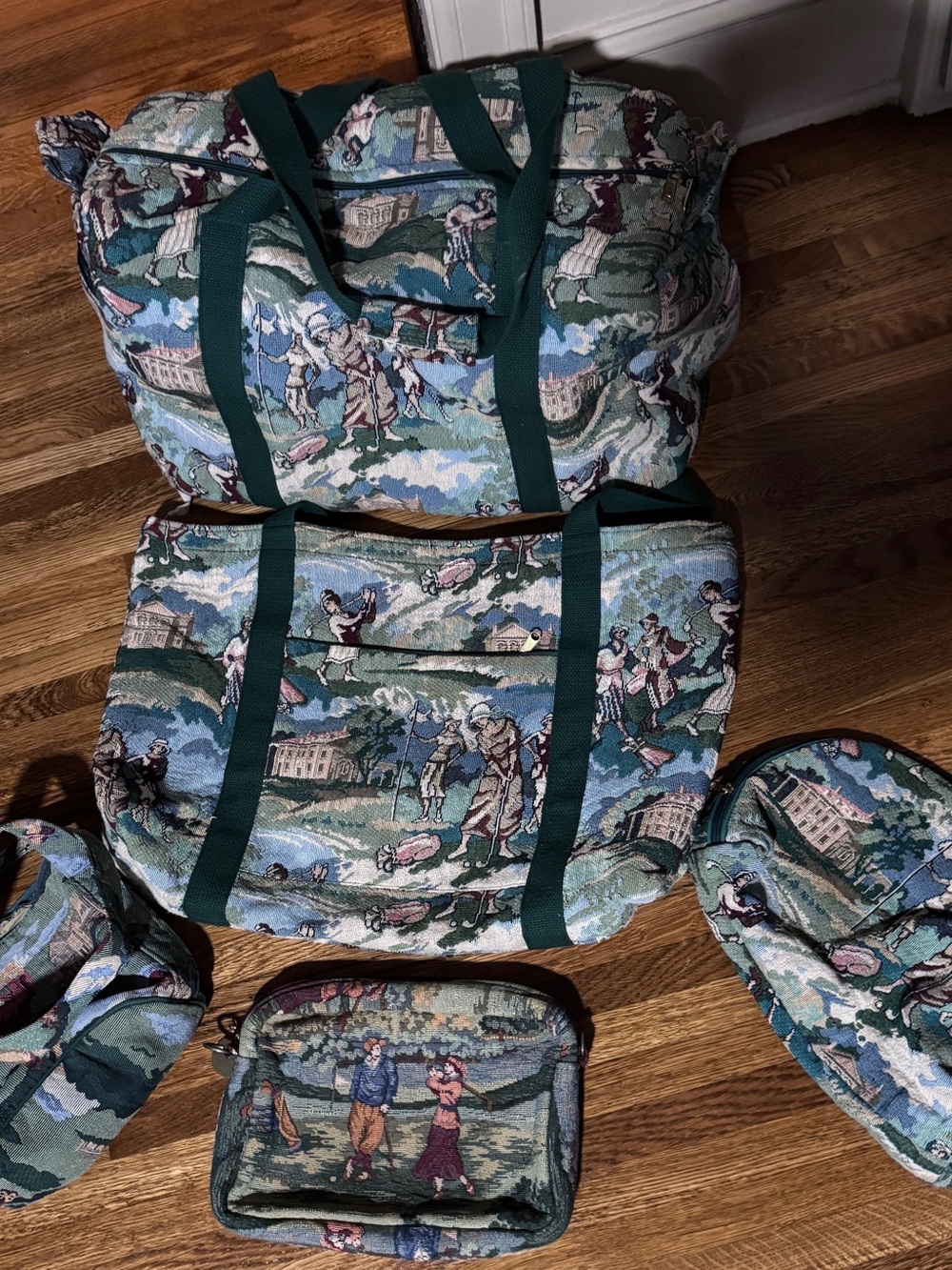 Title
Vintage Gloria Rae Golfing Women Tapestry Luggage Travel Set – 5 Pieces